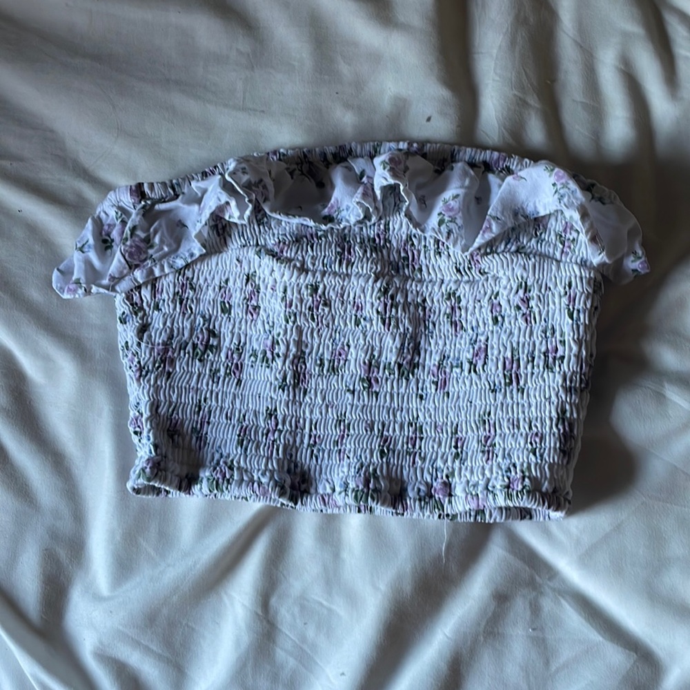 Strapless Hollister crop top - comes with removable straps - xs